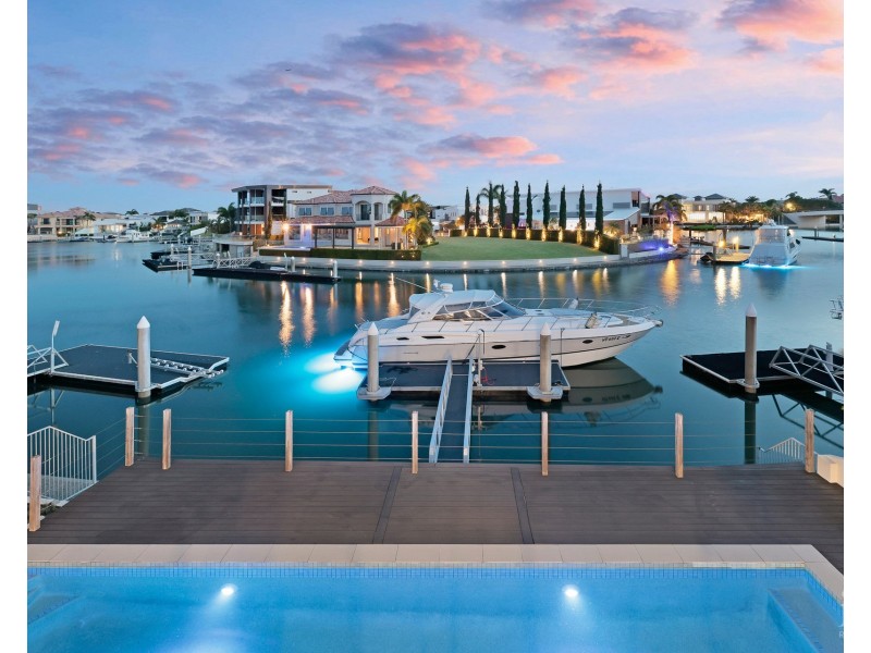 3 Royal Albert Crescent, Sovereign Islands QLD 4216