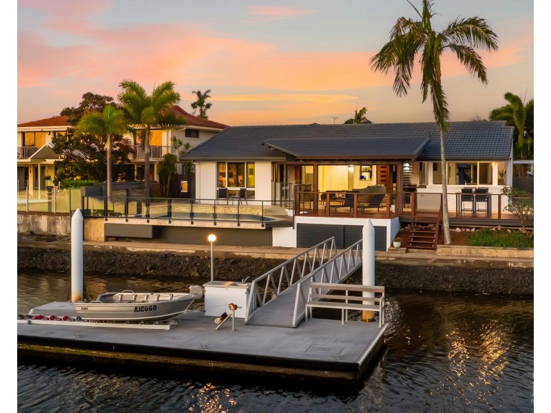 27 Kikori Crescent, Runaway Bay QLD 4216