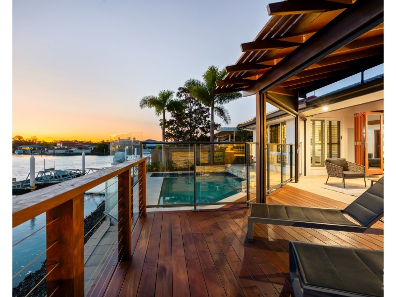 27 Kikori Crescent, Runaway Bay QLD 4216