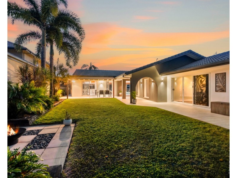 27 Kikori Crescent, Runaway Bay QLD 4216