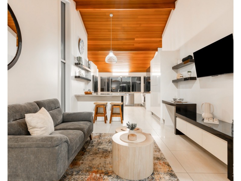 27 Kikori Crescent, Runaway Bay QLD 4216
