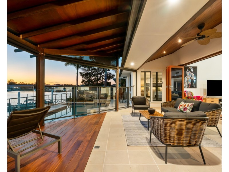 27 Kikori Crescent, Runaway Bay QLD 4216