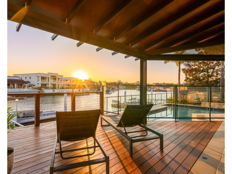 27 Kikori Crescent, Runaway Bay QLD 4216