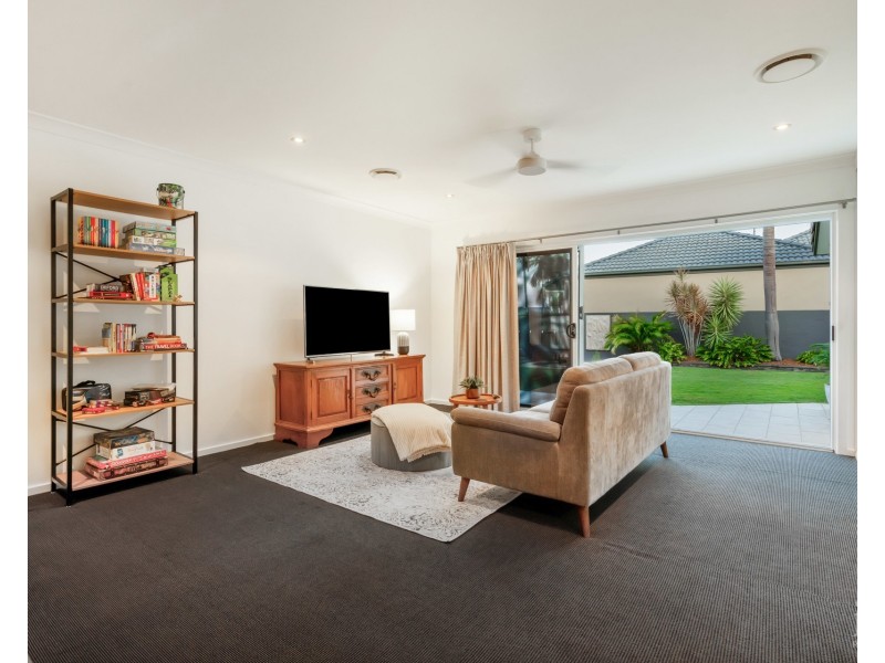 27 Kikori Crescent, Runaway Bay QLD 4216