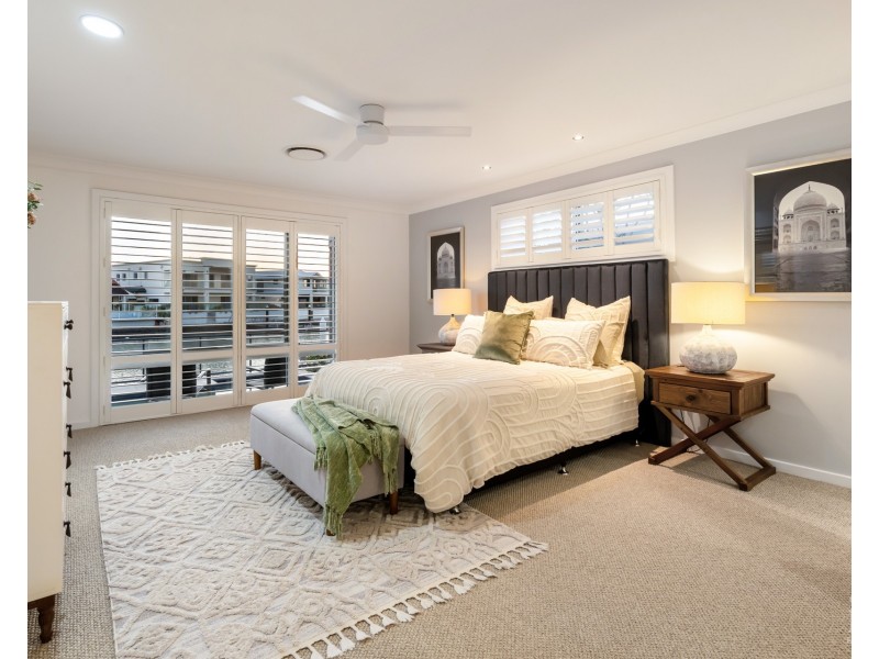 27 Kikori Crescent, Runaway Bay QLD 4216