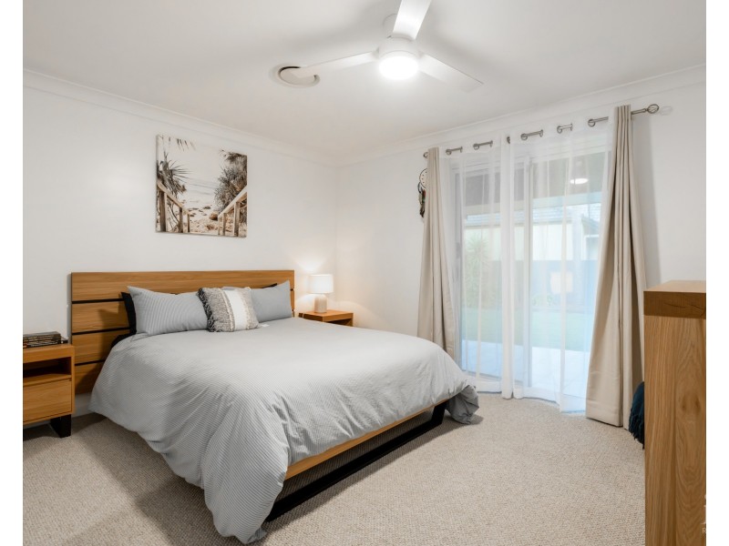 27 Kikori Crescent, Runaway Bay QLD 4216
