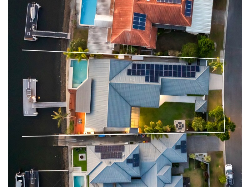 27 Kikori Crescent, Runaway Bay QLD 4216