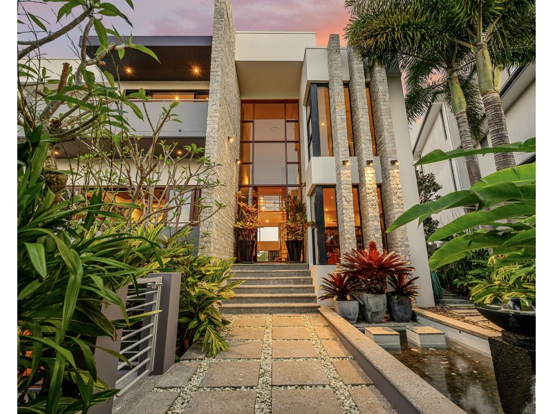 23 Knightsbridge Parade East, Sovereign Islands QLD 4216