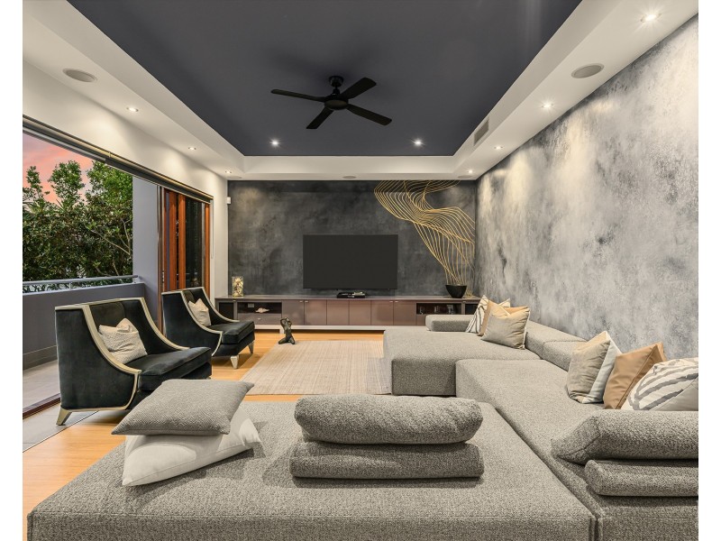23 Knightsbridge Parade East, Sovereign Islands QLD 4216