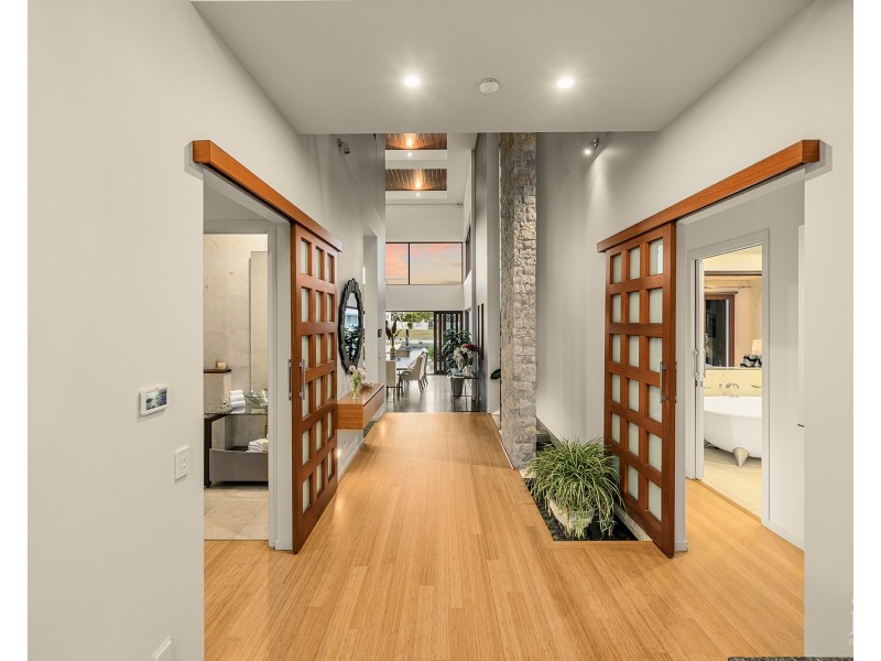 23 Knightsbridge Parade East, Sovereign Islands QLD 4216