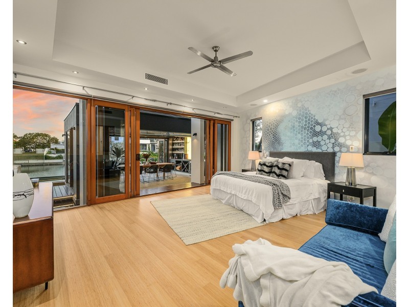 23 Knightsbridge Parade East, Sovereign Islands QLD 4216