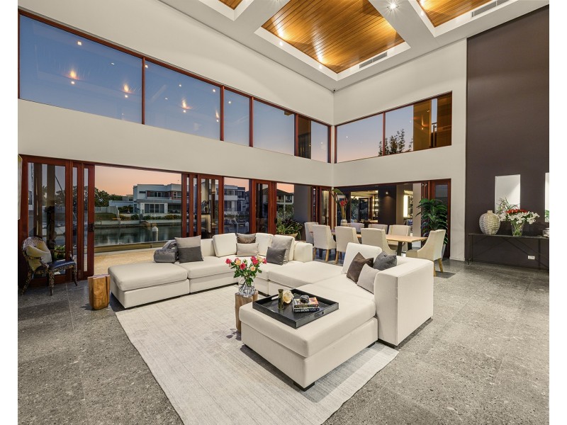 23 Knightsbridge Parade East, Sovereign Islands QLD 4216