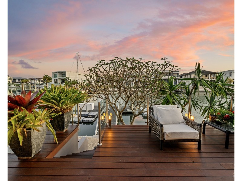 23 Knightsbridge Parade East, Sovereign Islands QLD 4216