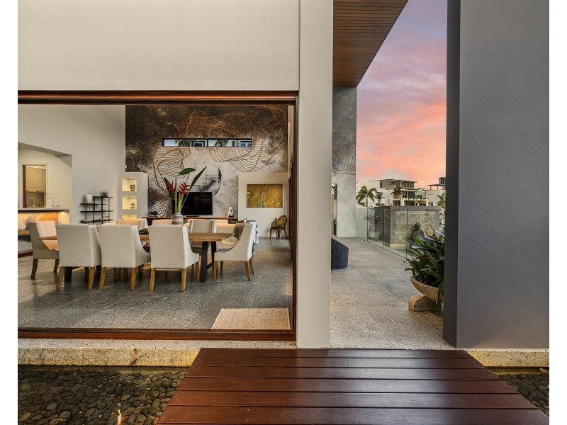 23 Knightsbridge Parade East, Sovereign Islands QLD 4216