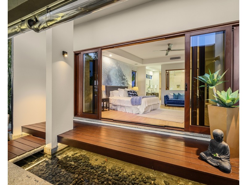 23 Knightsbridge Parade East, Sovereign Islands QLD 4216