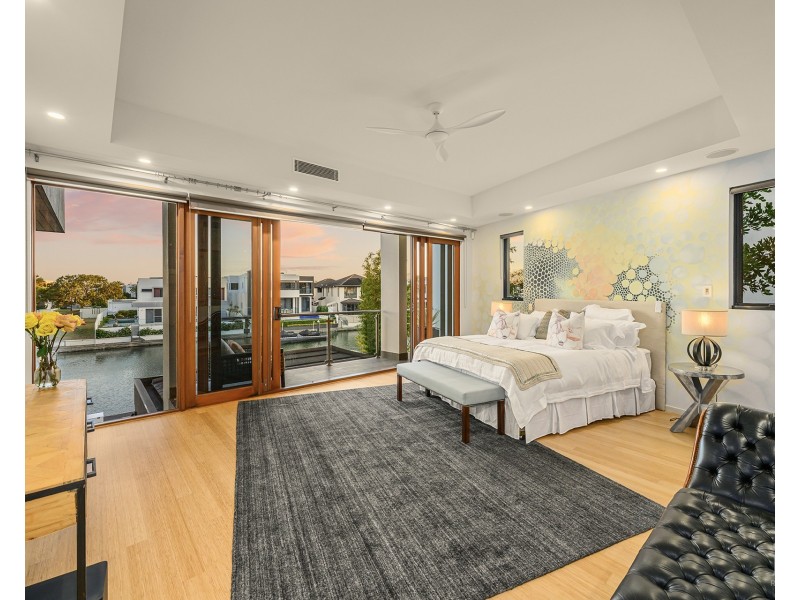 23 Knightsbridge Parade East, Sovereign Islands QLD 4216