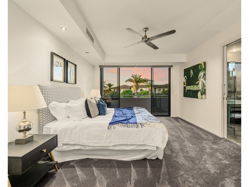 23 Knightsbridge Parade East, Sovereign Islands QLD 4216