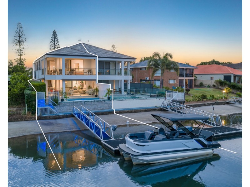 2/107 Bayview Street, Runaway Bay QLD 4216