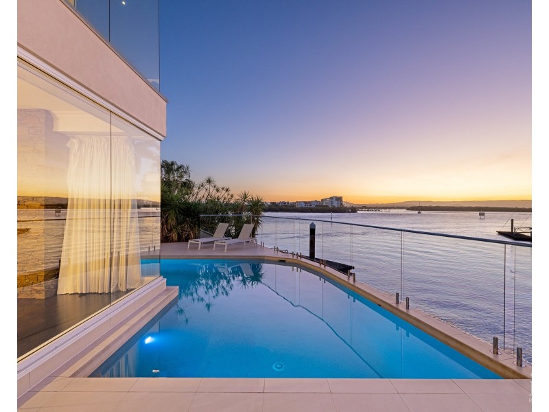 31 Hampton Court, Sovereign Islands QLD 4216
