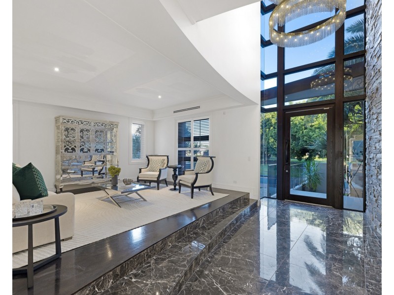 31 Hampton Court, Sovereign Islands QLD 4216