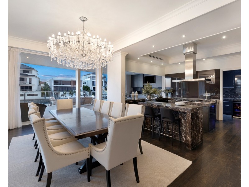 31 Hampton Court, Sovereign Islands QLD 4216