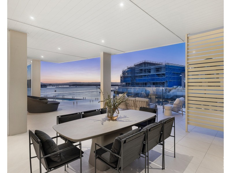 31 Hampton Court, Sovereign Islands QLD 4216