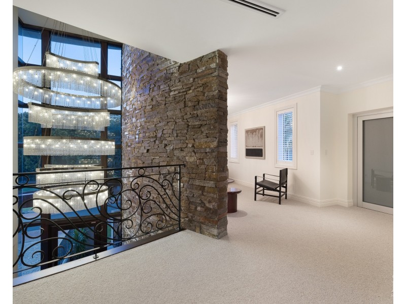 31 Hampton Court, Sovereign Islands QLD 4216