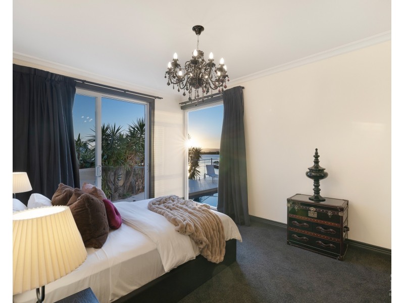 31 Hampton Court, Sovereign Islands QLD 4216