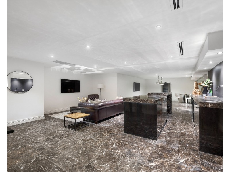 31 Hampton Court, Sovereign Islands QLD 4216