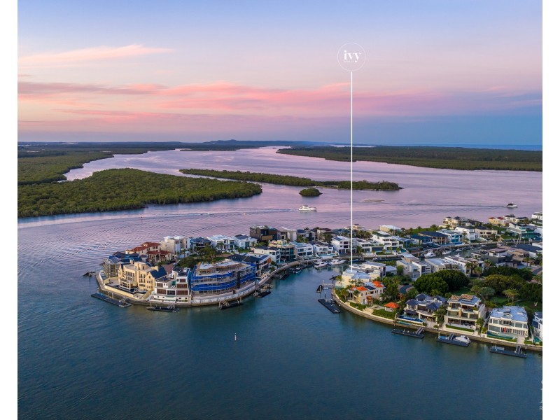 31 Hampton Court, Sovereign Islands QLD 4216