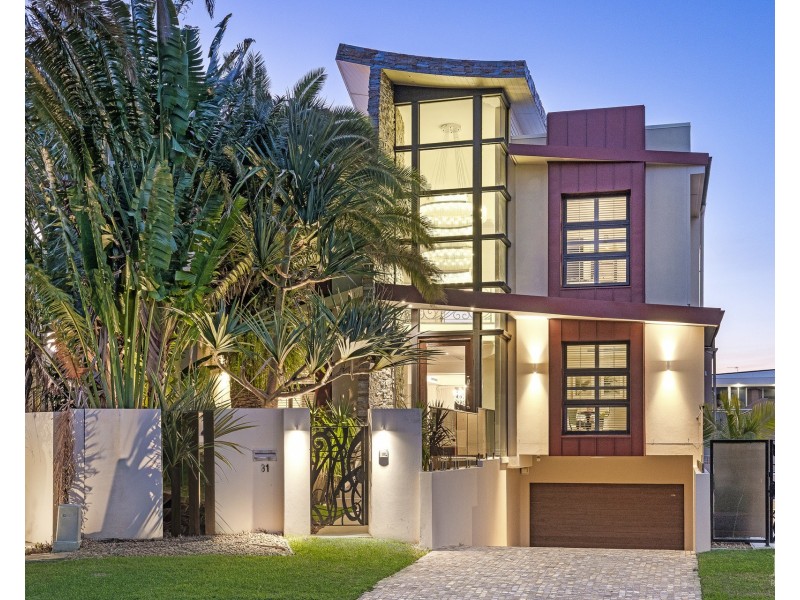 31 Hampton Court, Sovereign Islands QLD 4216