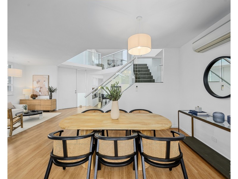 2/88 The Esplanade, Paradise Point QLD 4216