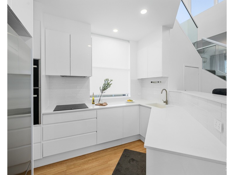2/88 The Esplanade, Paradise Point QLD 4216