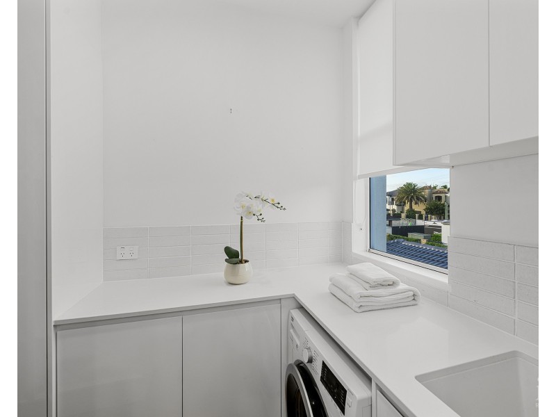 2/88 The Esplanade, Paradise Point QLD 4216