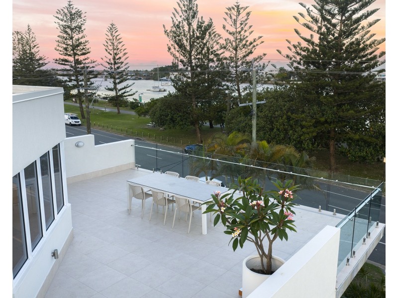 2/88 The Esplanade, Paradise Point QLD 4216