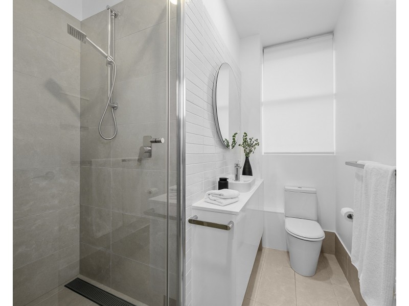 2/88 The Esplanade, Paradise Point QLD 4216