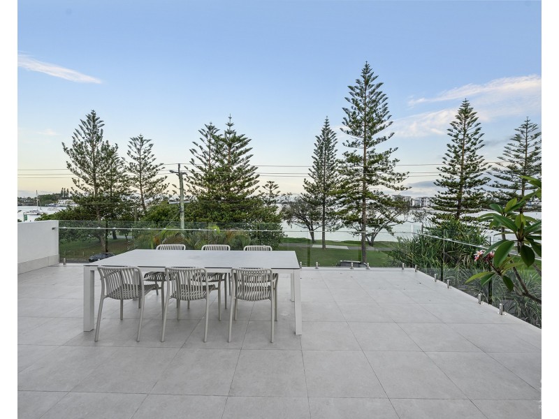 2/88 The Esplanade, Paradise Point QLD 4216