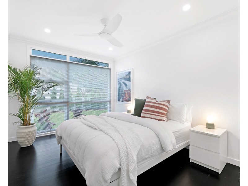12 Second Avenue, Labrador QLD 4215