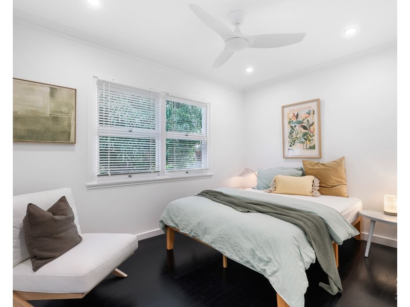 12 Second Avenue, Labrador QLD 4215