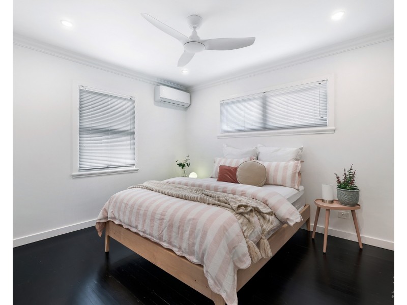 12 Second Avenue, Labrador QLD 4215