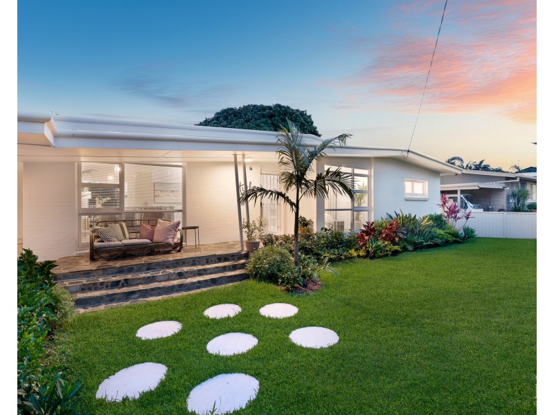 12 Second Avenue, Labrador QLD 4215