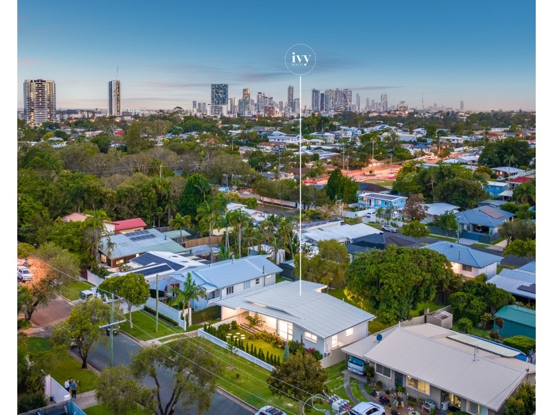 12 Second Avenue, Labrador QLD 4215