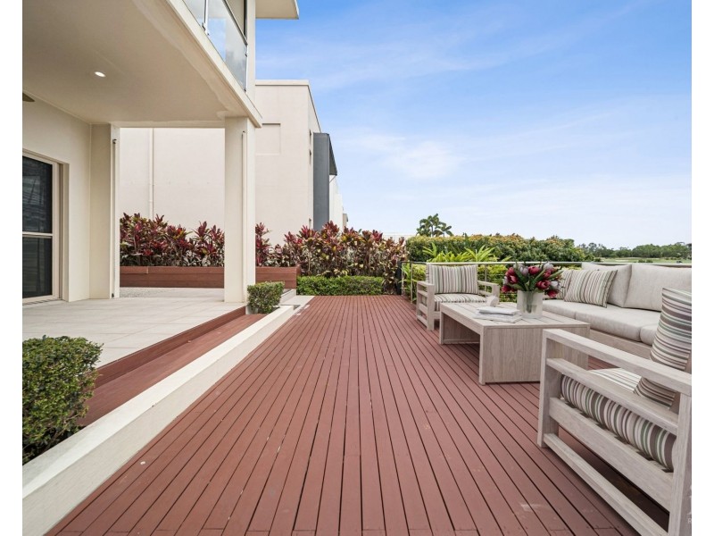 6094 Lugano Drive, Hope Island QLD 4212