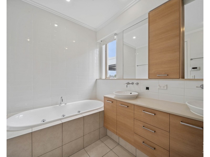 6094 Lugano Drive, Hope Island QLD 4212