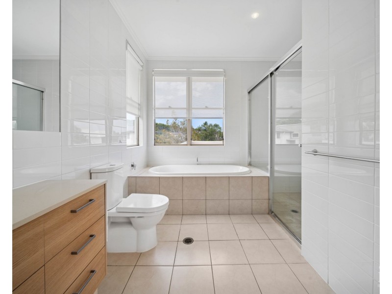 6094 Lugano Drive, Hope Island QLD 4212