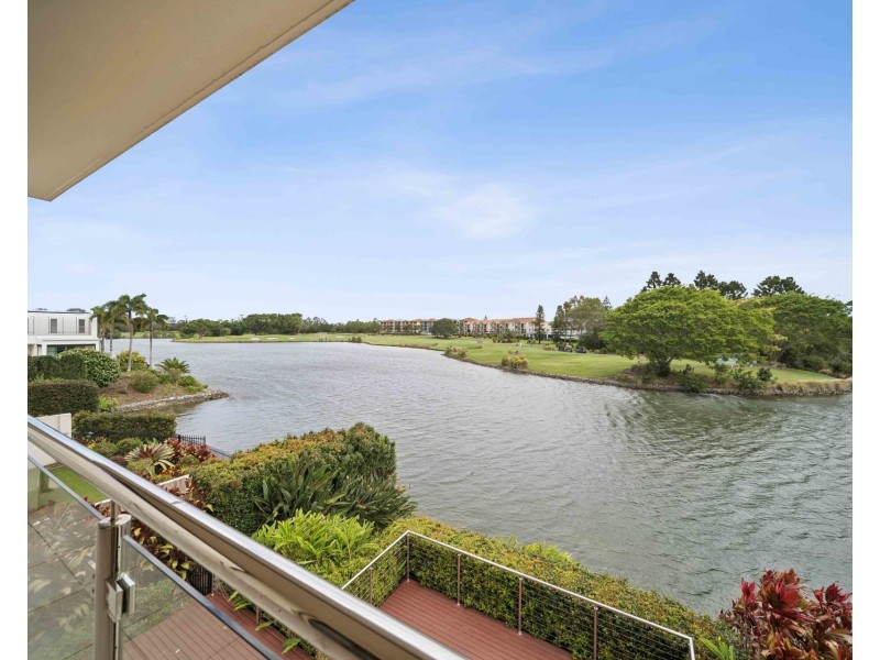 6094 Lugano Drive, Hope Island QLD 4212