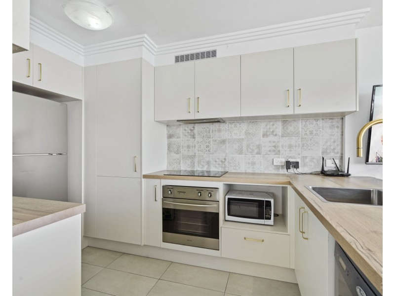 1007/182-192 Marine Parade, Labrador QLD 4215