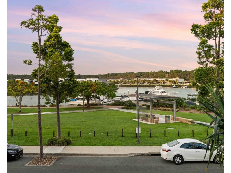 8 Cova Boulevard, Hope Island QLD 4212