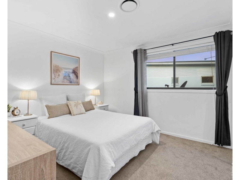 8 Cova Boulevard, Hope Island QLD 4212