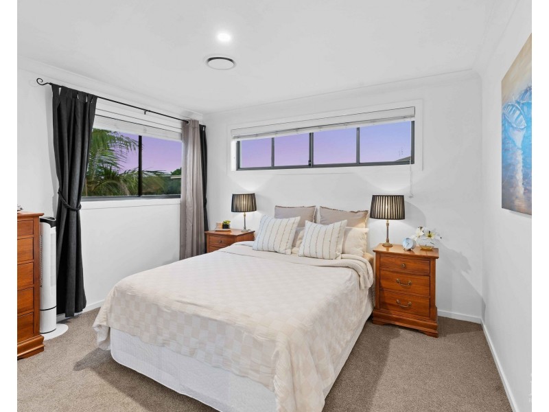 8 Cova Boulevard, Hope Island QLD 4212